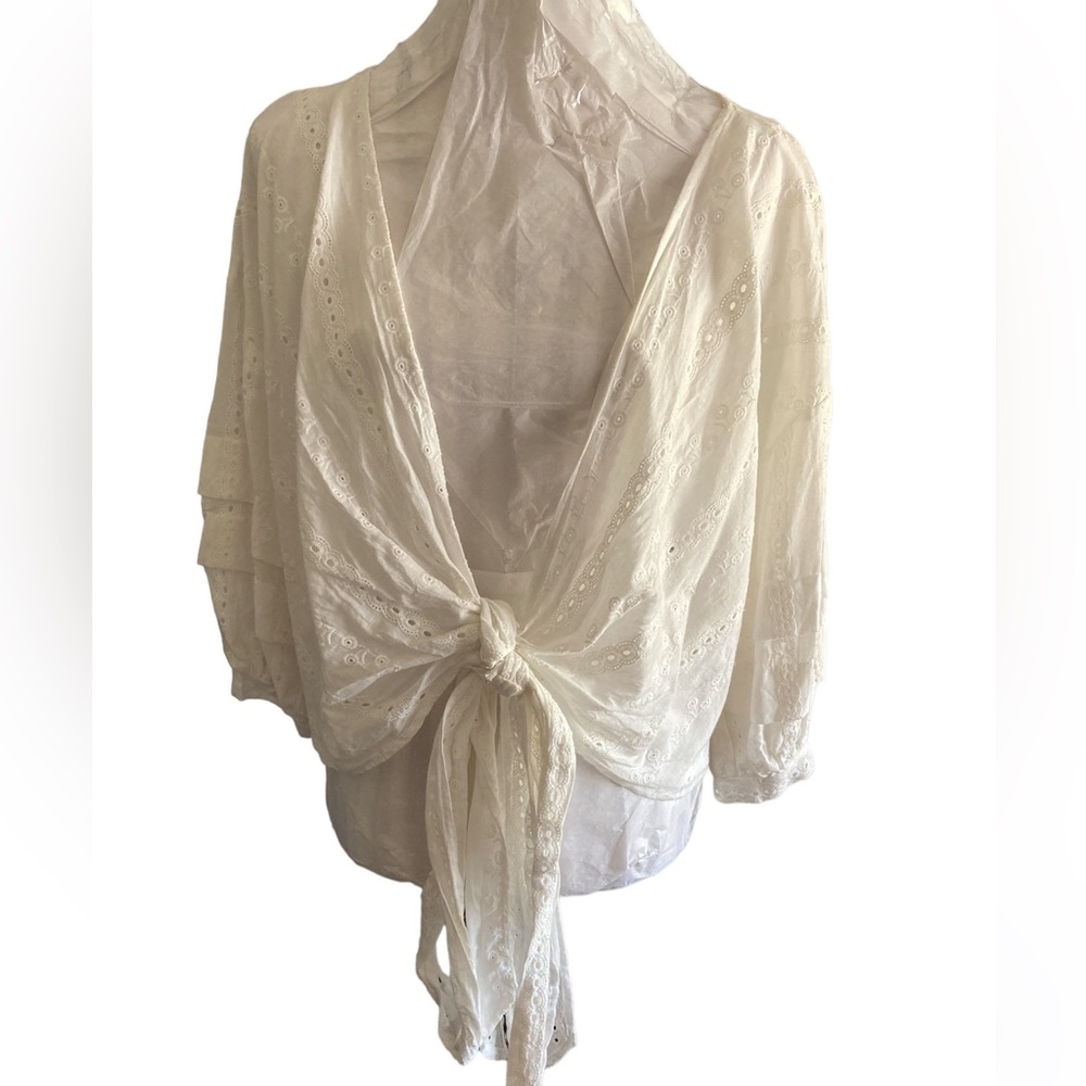 - - Forever 21 white cotton lace cropped Top tie front long bell sleeves s…